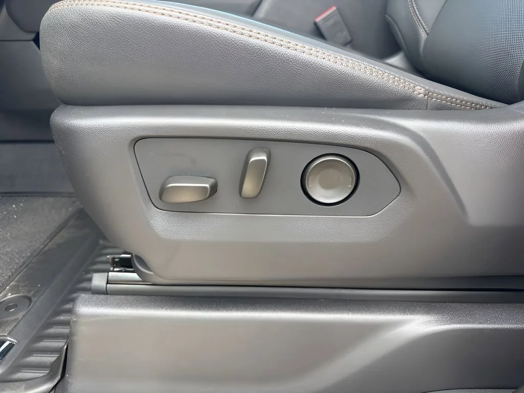Used 2026 Onyx Black GMC AT4 image 10