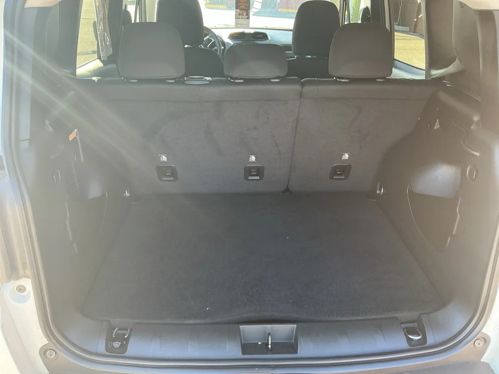 Used 2023 Alpine White Clearcoat Jeep Latitude image 16