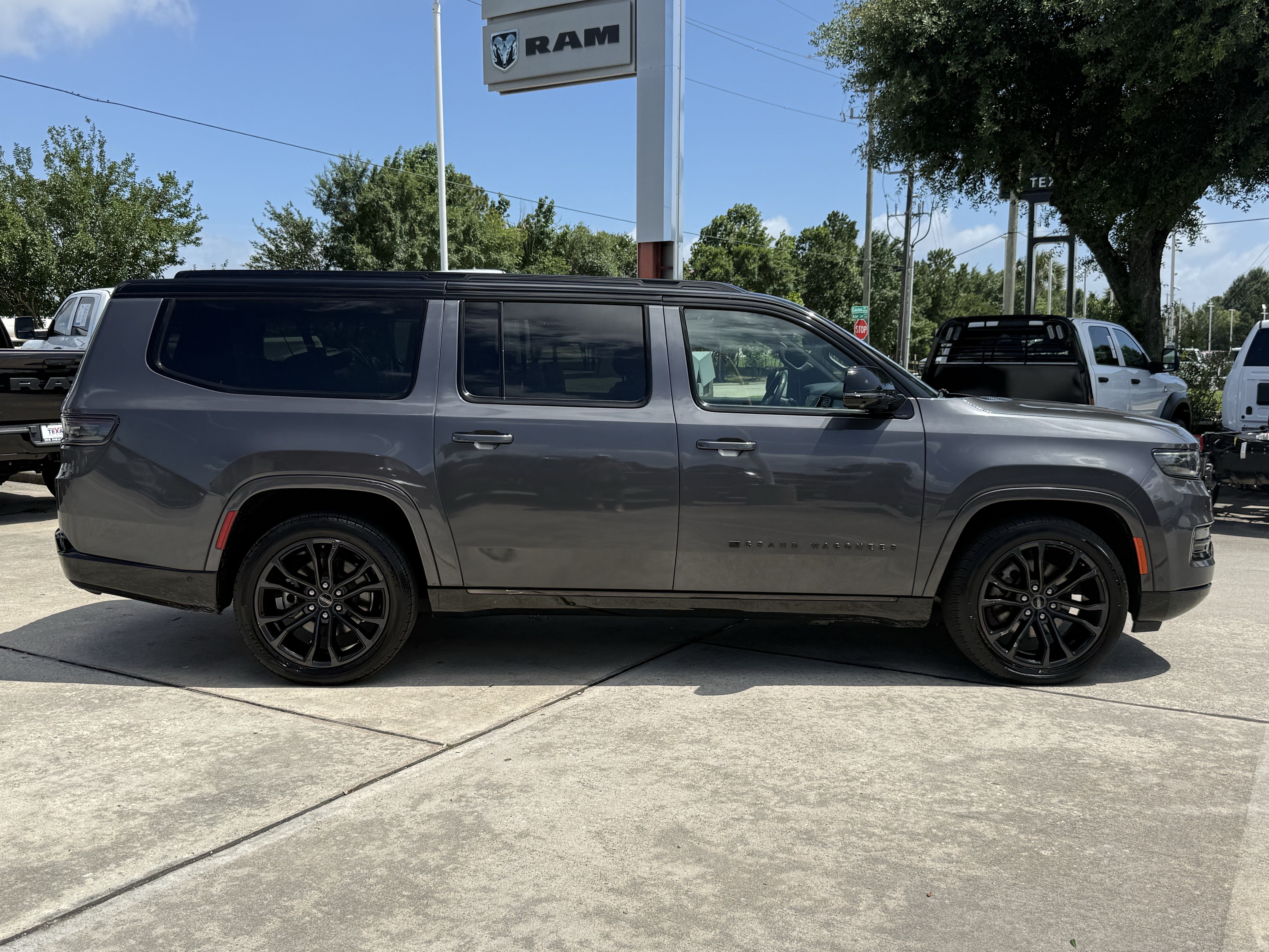 Used 2024 Baltic Gray Metallic Clearcoat Jeep  image 3