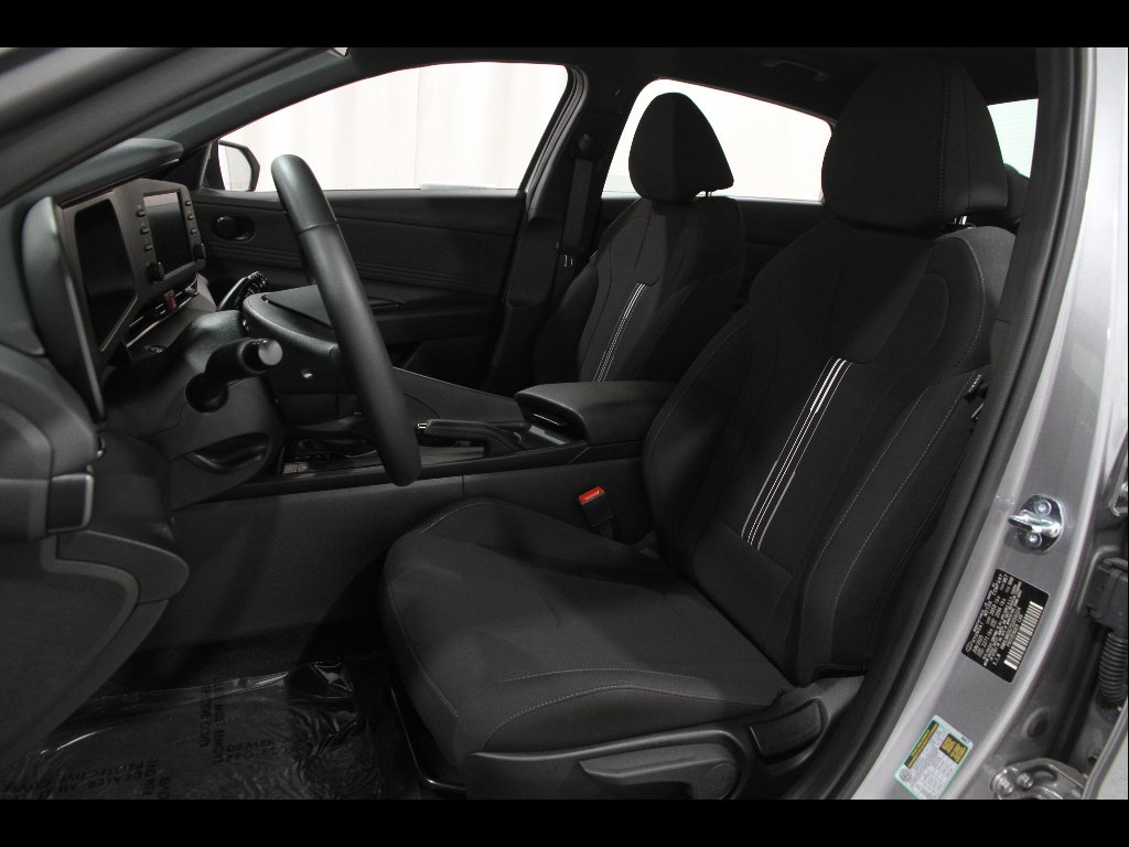 Used 2025 Fluid Metal Metallic Hyundai SEL Sport image 5