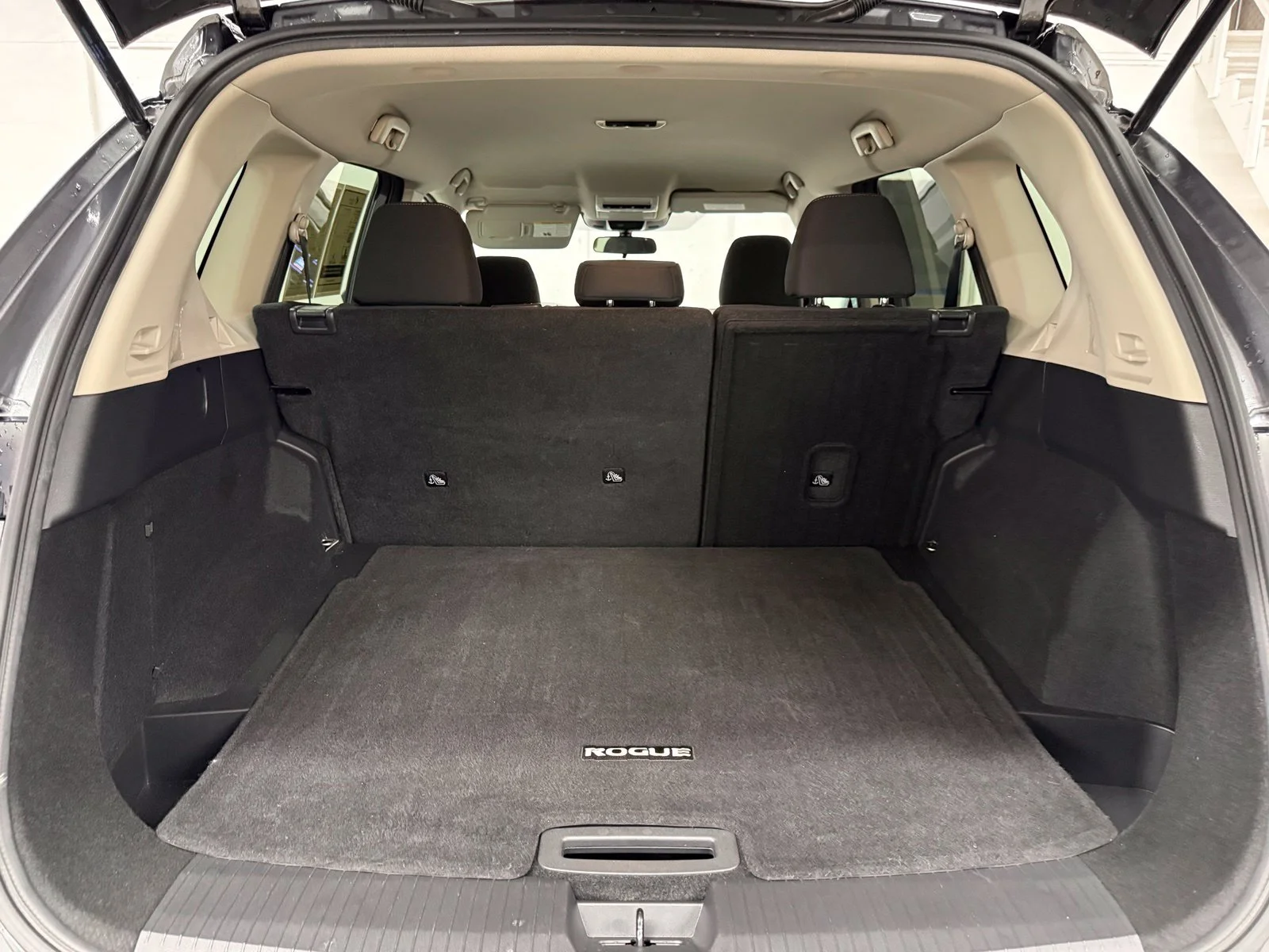 Used 2024 Gray Nissan S image 9