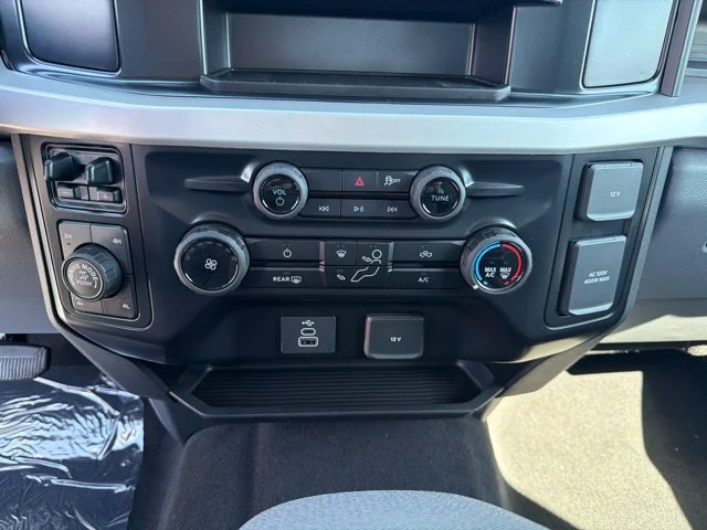 New 2027 Oxford White Ford F-350® XL image 85