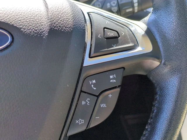 Used 2020 Blue Ford SEL image 17