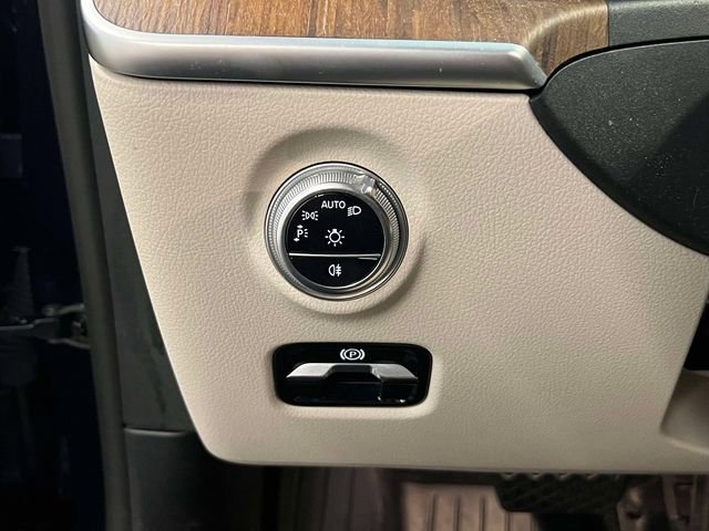Certified Used 2022 Blue Mercedes-Benz C 300 image 21