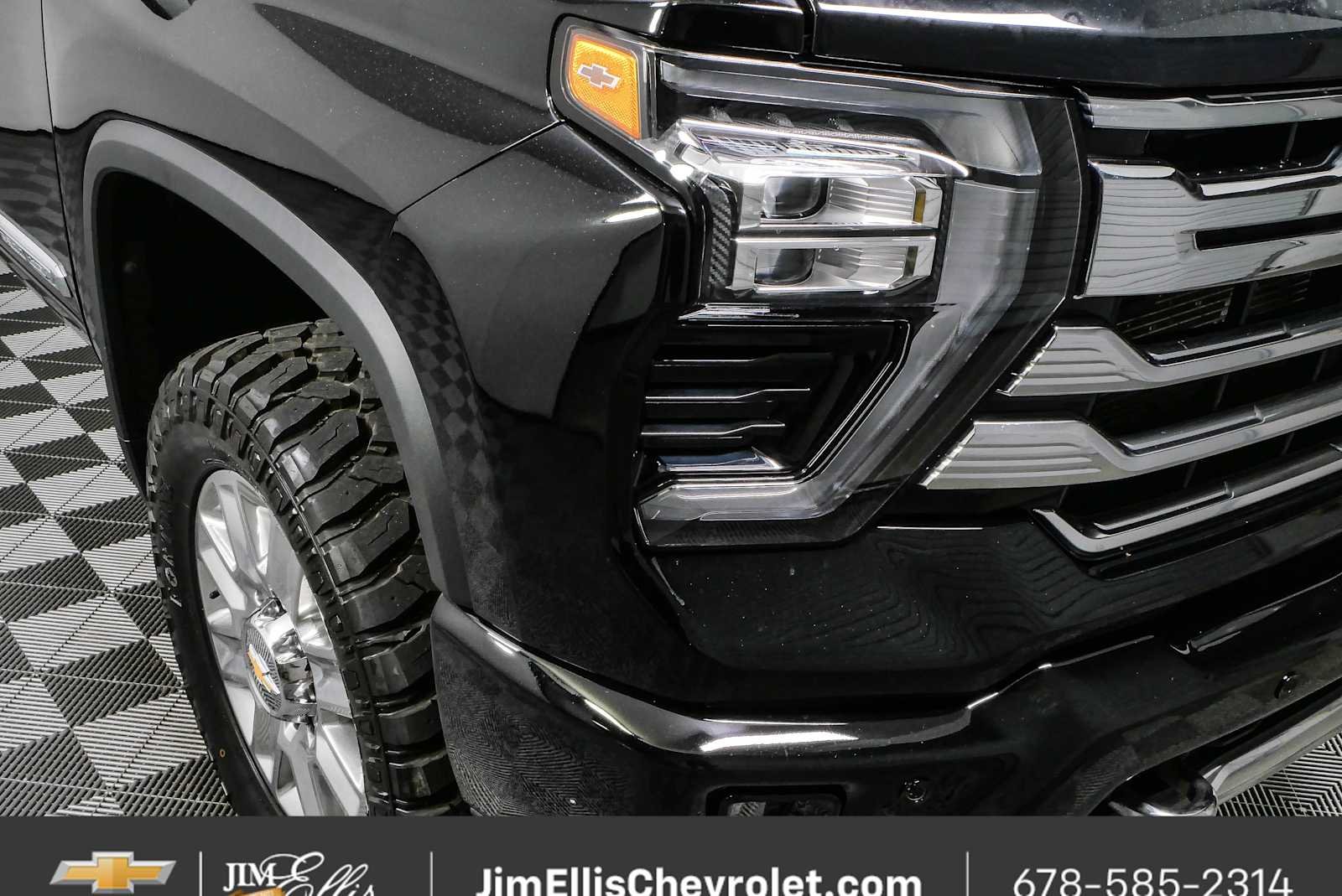 Used 2025 Black Chevrolet High Country image 34