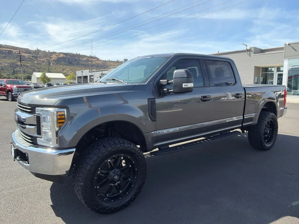 Used 2019 Magnetic Metallic Ford XLT image 10