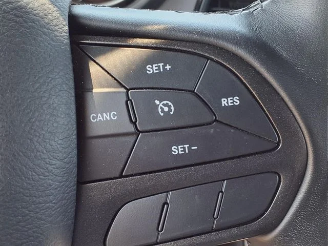 Used 2023 White Dodge SXT image 20