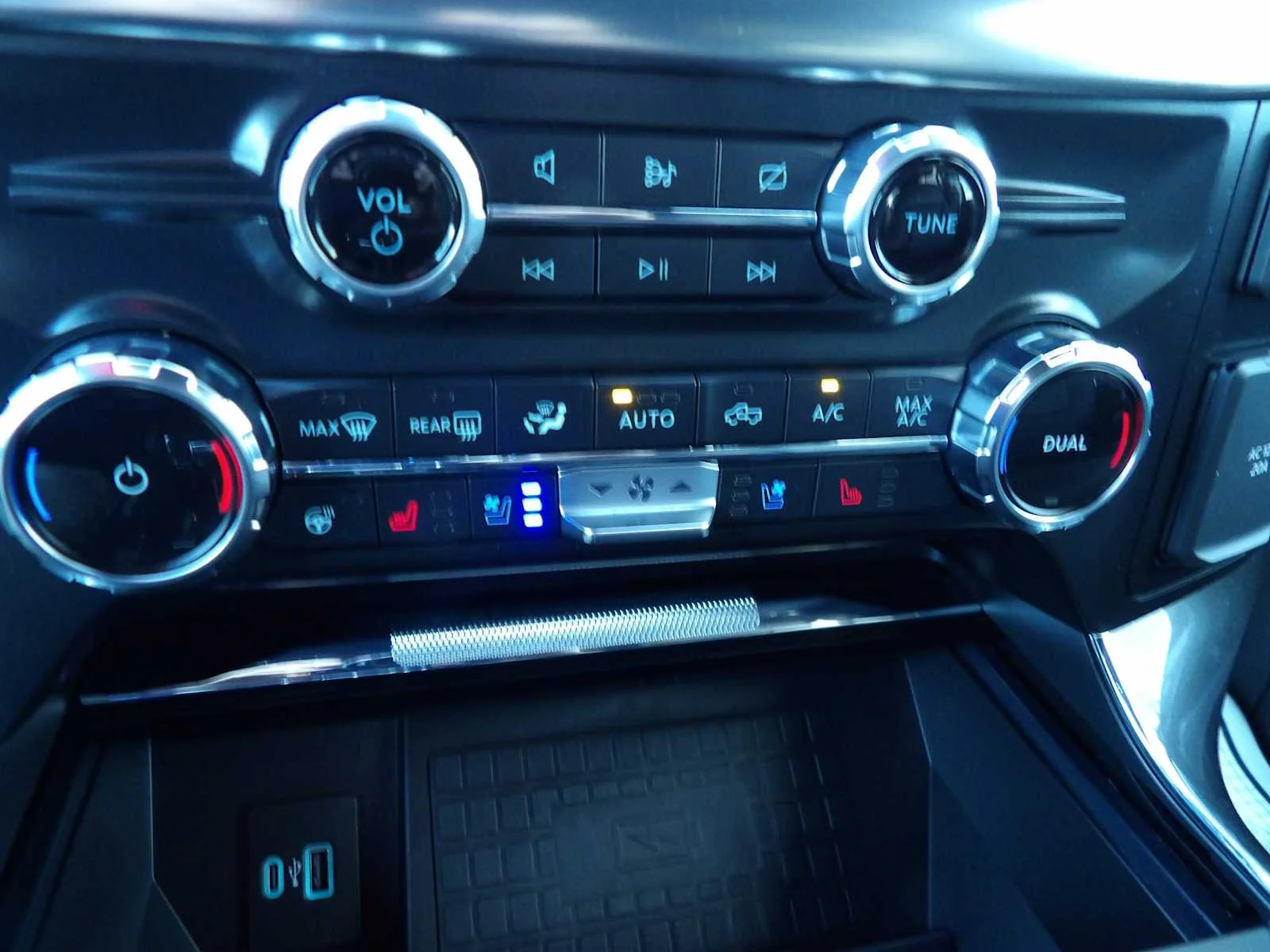 Used 2022 Star White Ford LARIAT image 24