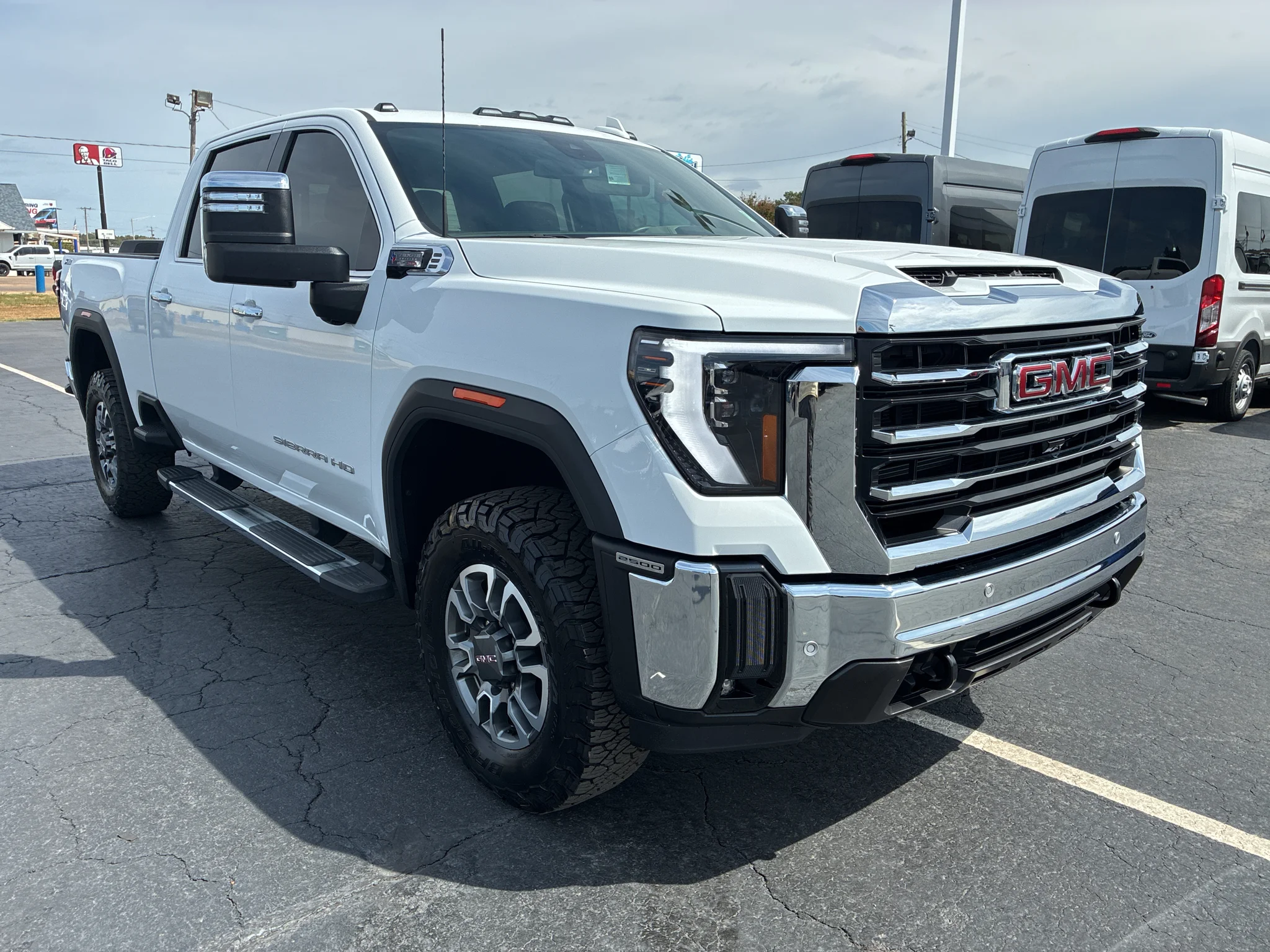 Used 2025 Summit White GMC SLT image 3