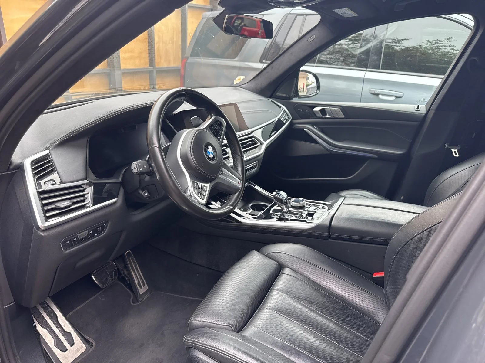 Used 2022 Gray BMW M50i image 5