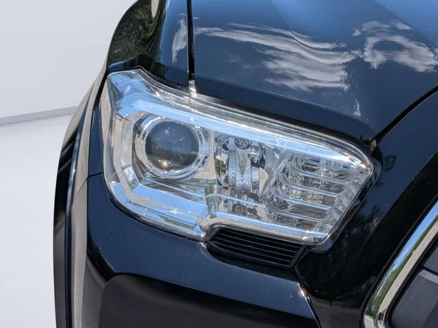 Used 2022 Midnight Black Metallic Toyota SR5 image 9