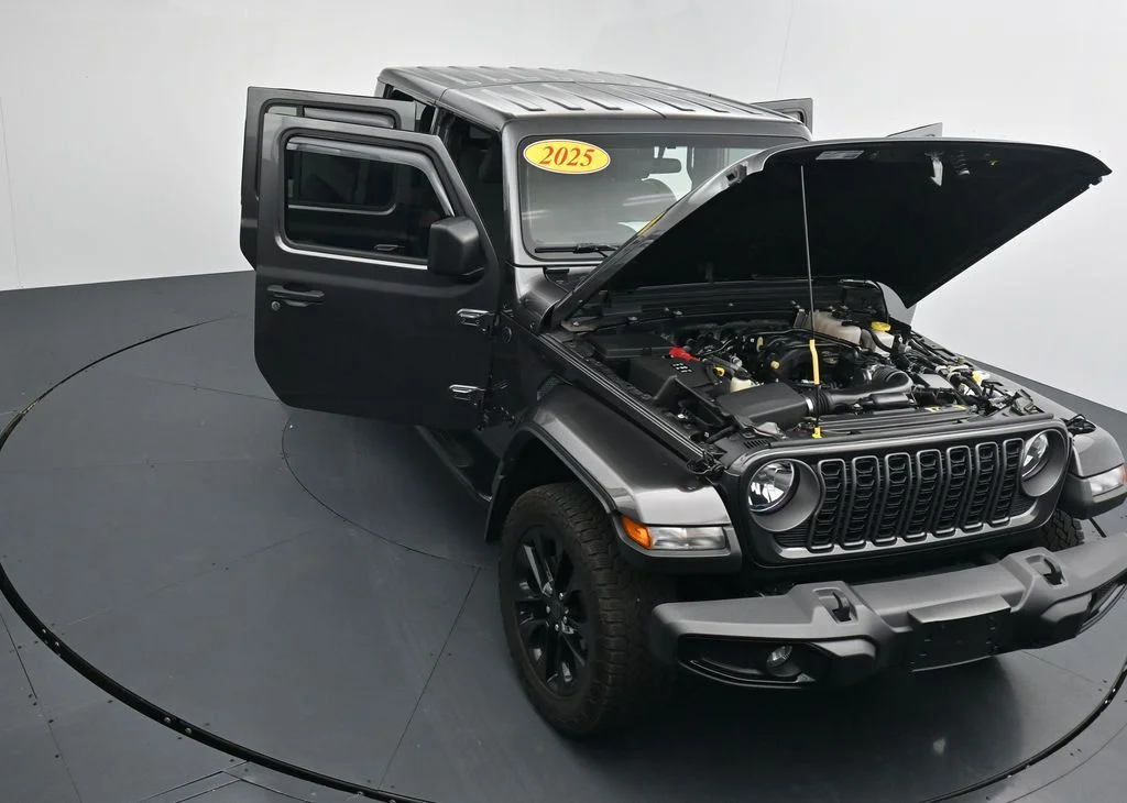 Used 2025 Gray Jeep Nighthawk image 39