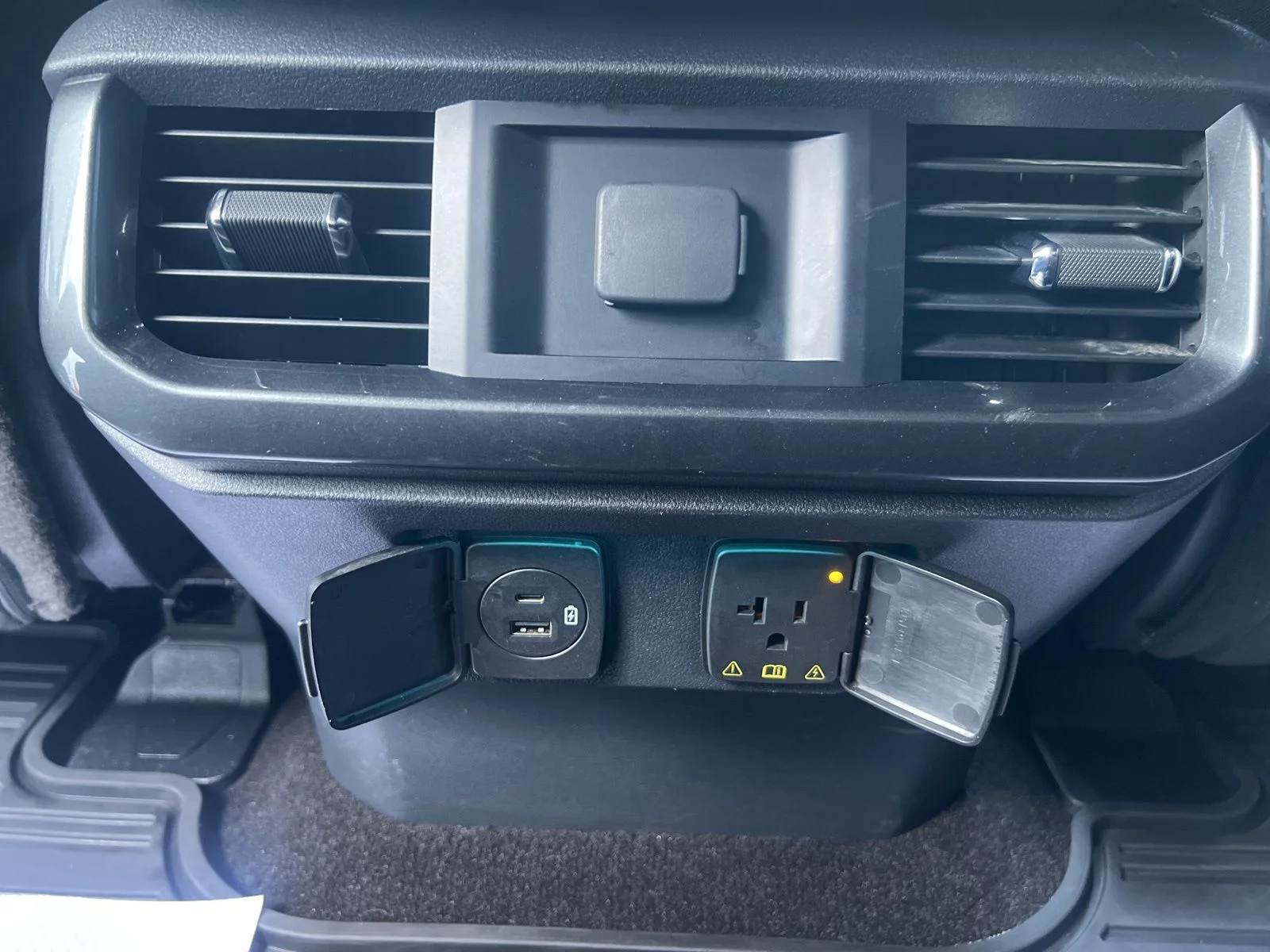 Used 2022 Black Metallic Ford XLT image 28