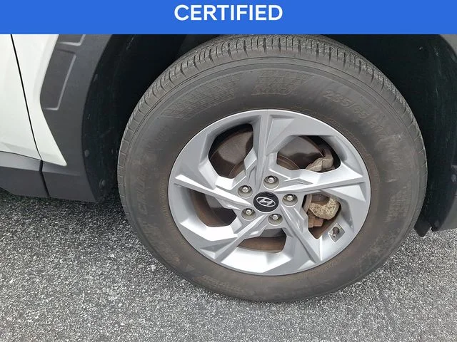 Used 2023 White Hyundai SEL image 11