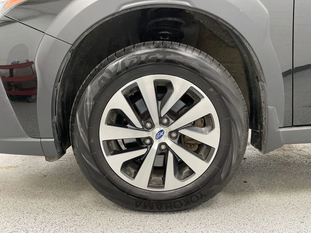 Used 2025 Crystal Black Silica Subaru Premium image 4