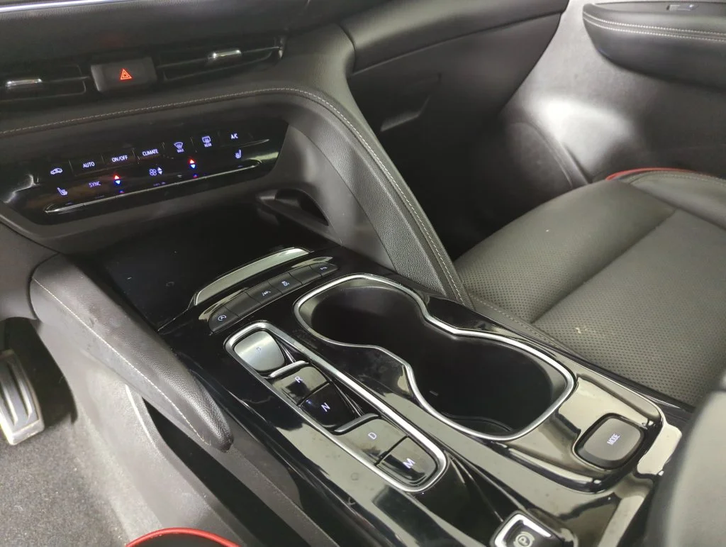 Used 2023 Summit White Buick Essence image 19