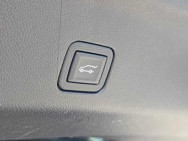 Used 2023 Beige Chevrolet Premier image 12