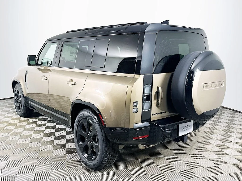 Used 2026 Gondwana Stone Metallic Land Rover X-Dynamic SE image 7
