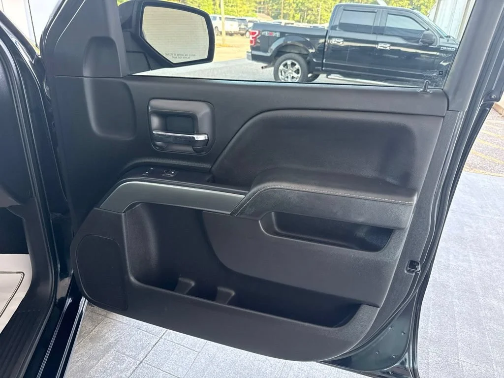 Used 2018 BLACK Chevrolet LT image 32