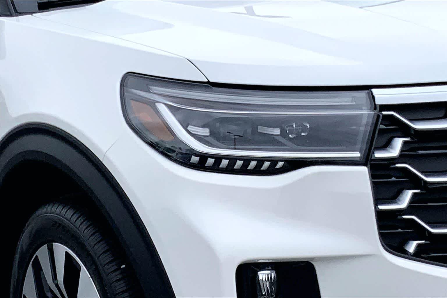 New 2026 Star White Metallic Tri-Coat Ford Platinum™ image 11