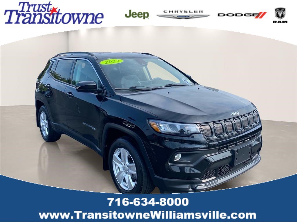 Used 2022 Diamond Black Crystal Pearlcoat Jeep Latitude image 1
