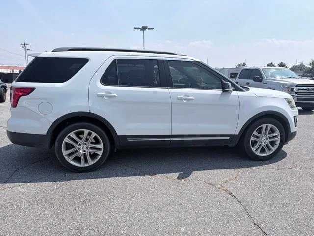 Used 2017 White Ford XLT image 2