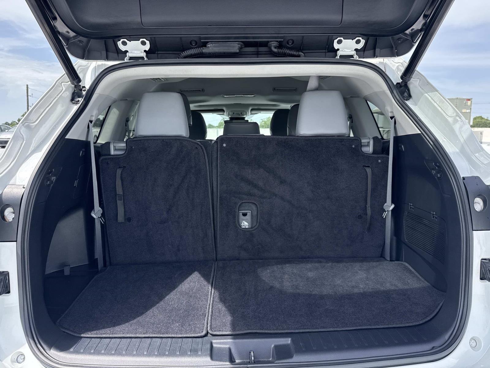 Used 2023 Wind Chill Pearl Toyota XLE image 8