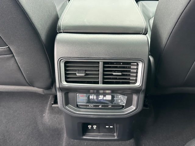 New 2026 Opal White Pearl Volkswagen 2.0T SE w/Technology image 31