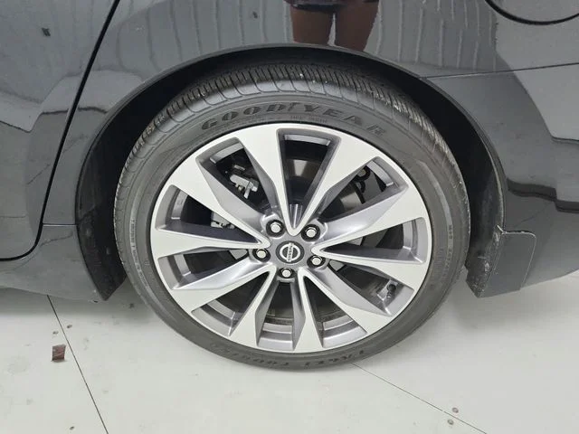 Used 2022 Black Nissan Platinum image 45