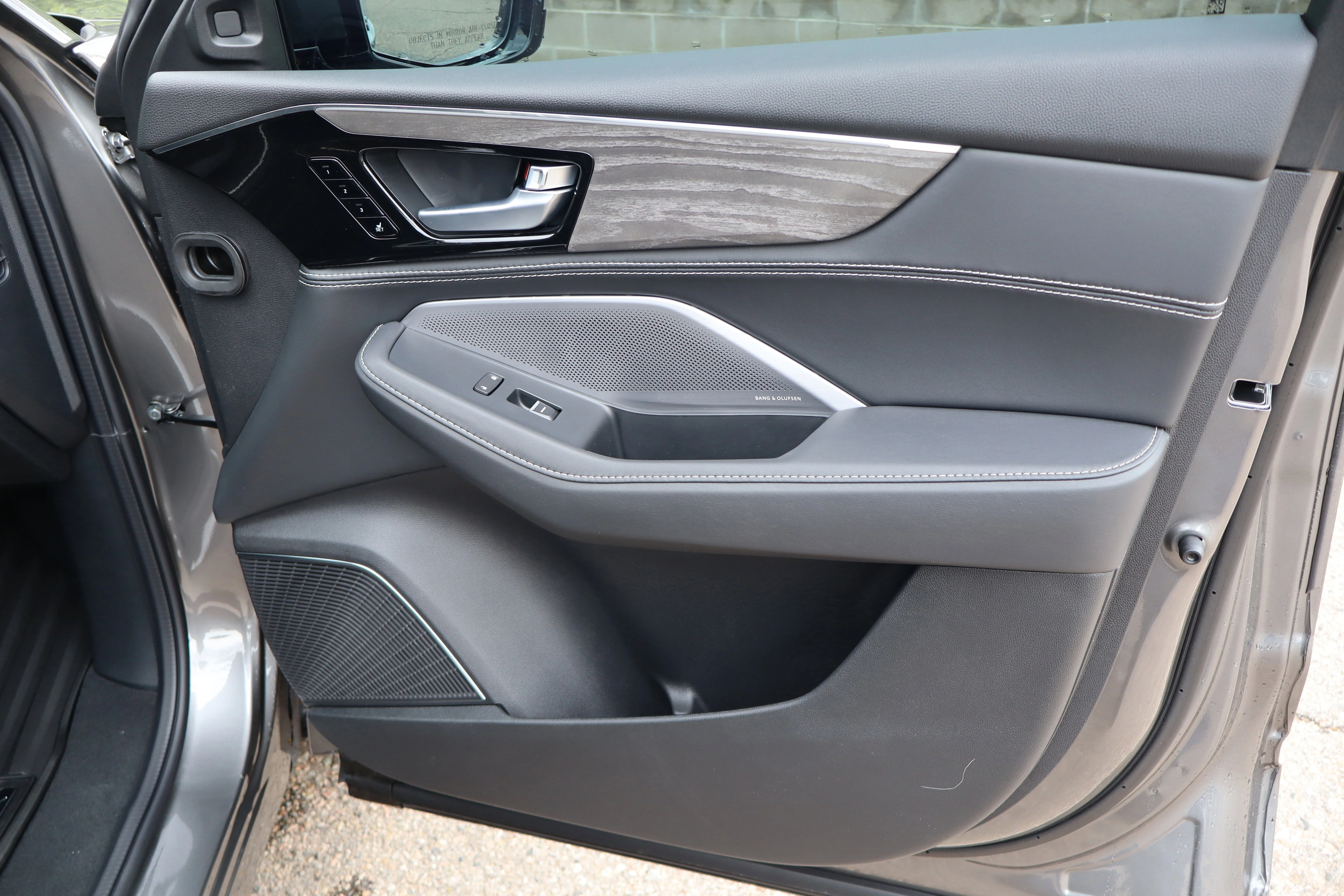 New 2026 Liquid Carbon Metallic Acura w/Advance Package image 35