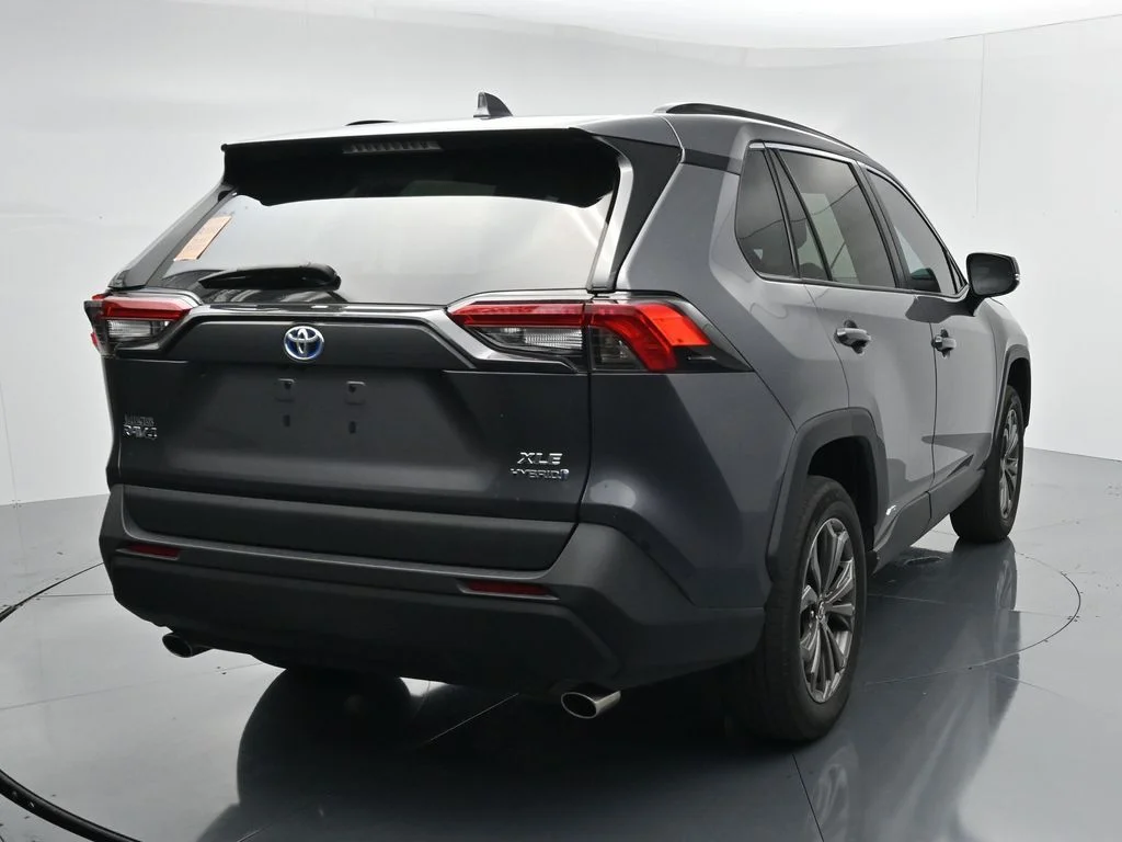 Used 2022 Gray Toyota XLE Premium image 6