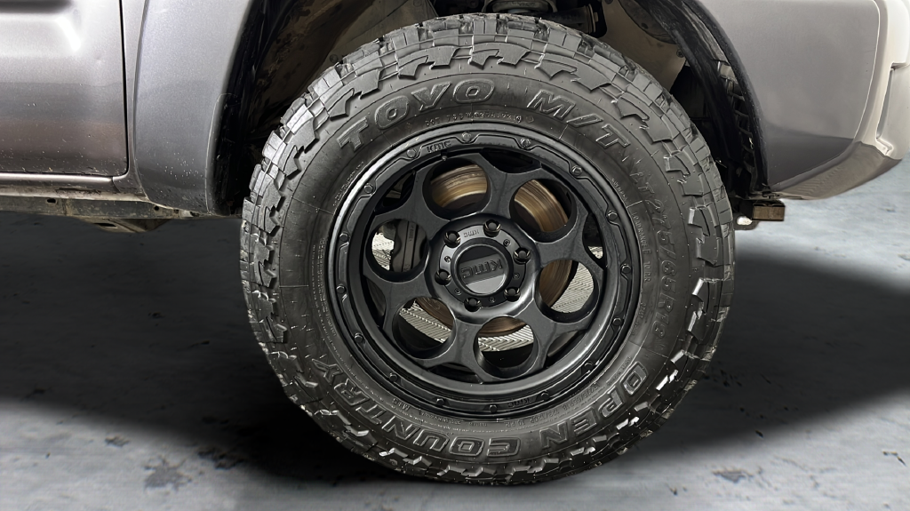 Used 2015 Gray Toyota Base image 41