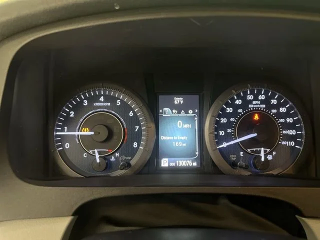 Used 2020  Toyota L image 11