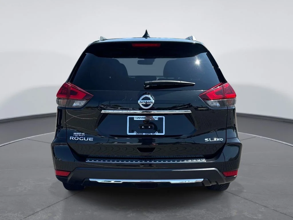 Used 2018 Black Nissan SL image 6