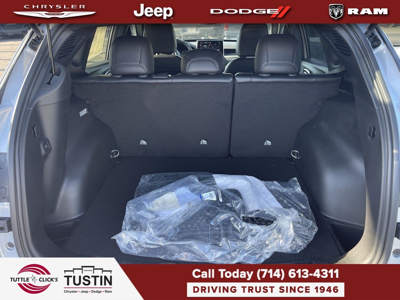 New 2026 Silver Zynith Metallic Clearcoat Jeep Latitude Altitude image 23