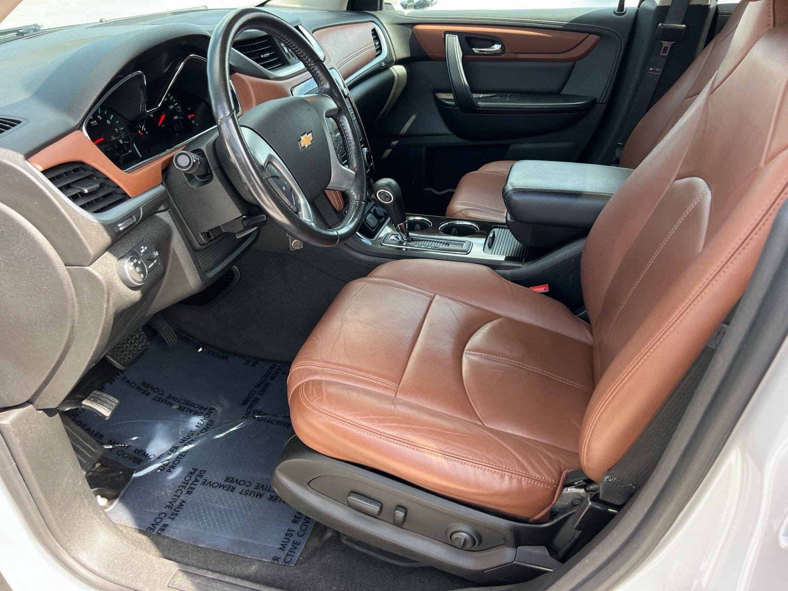 Used 2016 Iridescent Pearl Tricoat Chevrolet LT image 9