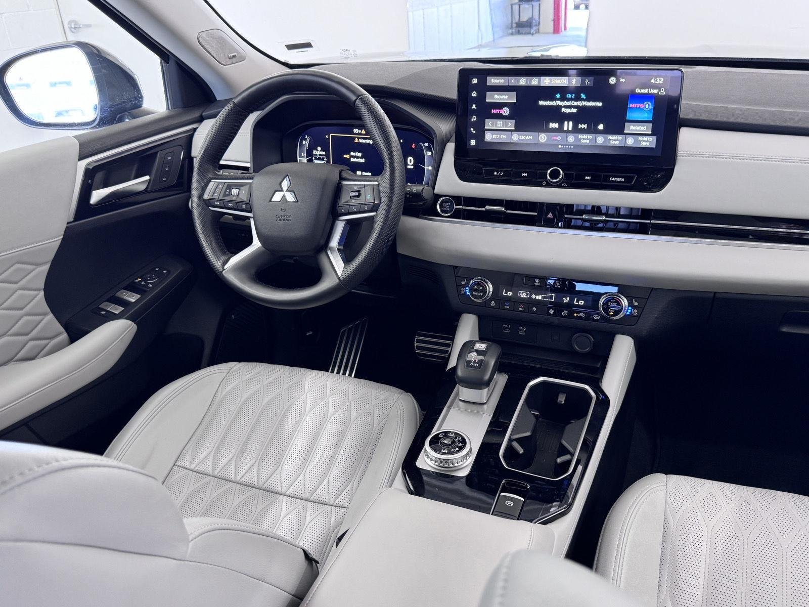 2025 Mitsubishi Outlander SEL - Photo 17