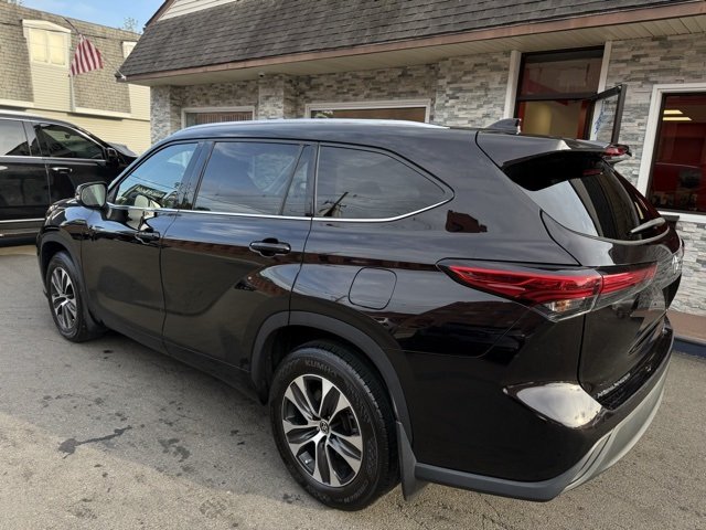 2021 Toyota Highlander XLE photo 4