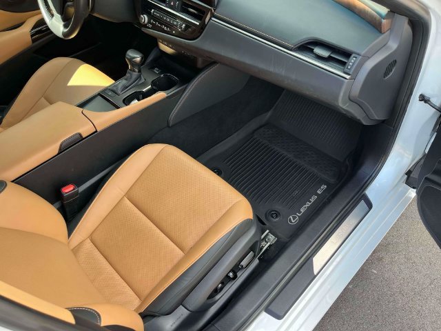 Used 2024 White Lexus 350 image 22