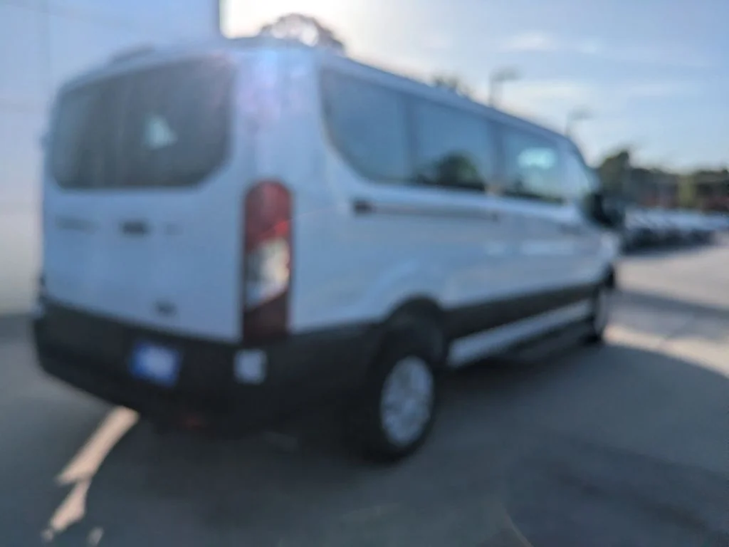 New 2026 Oxford White Ford XLT image 4