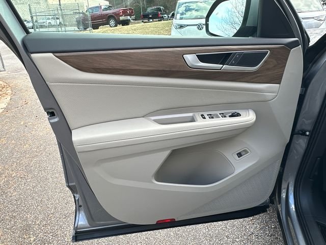 New 2026 Silver Volkswagen 2.0T SE w/Technology image 10