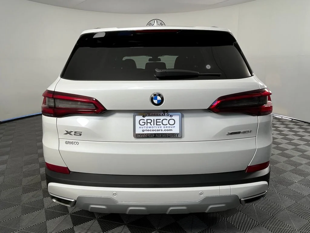 Used 2019 White BMW xDrive40i image 12
