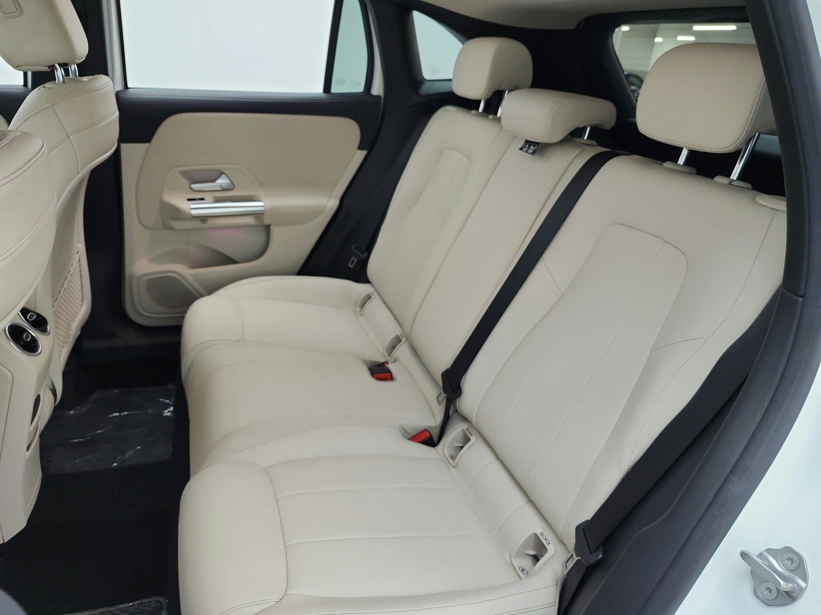 Used 2021 Polar White Mercedes-Benz GLA 250 SUV image 15
