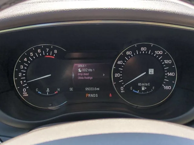 Used 2015 White Lincoln Base image 18