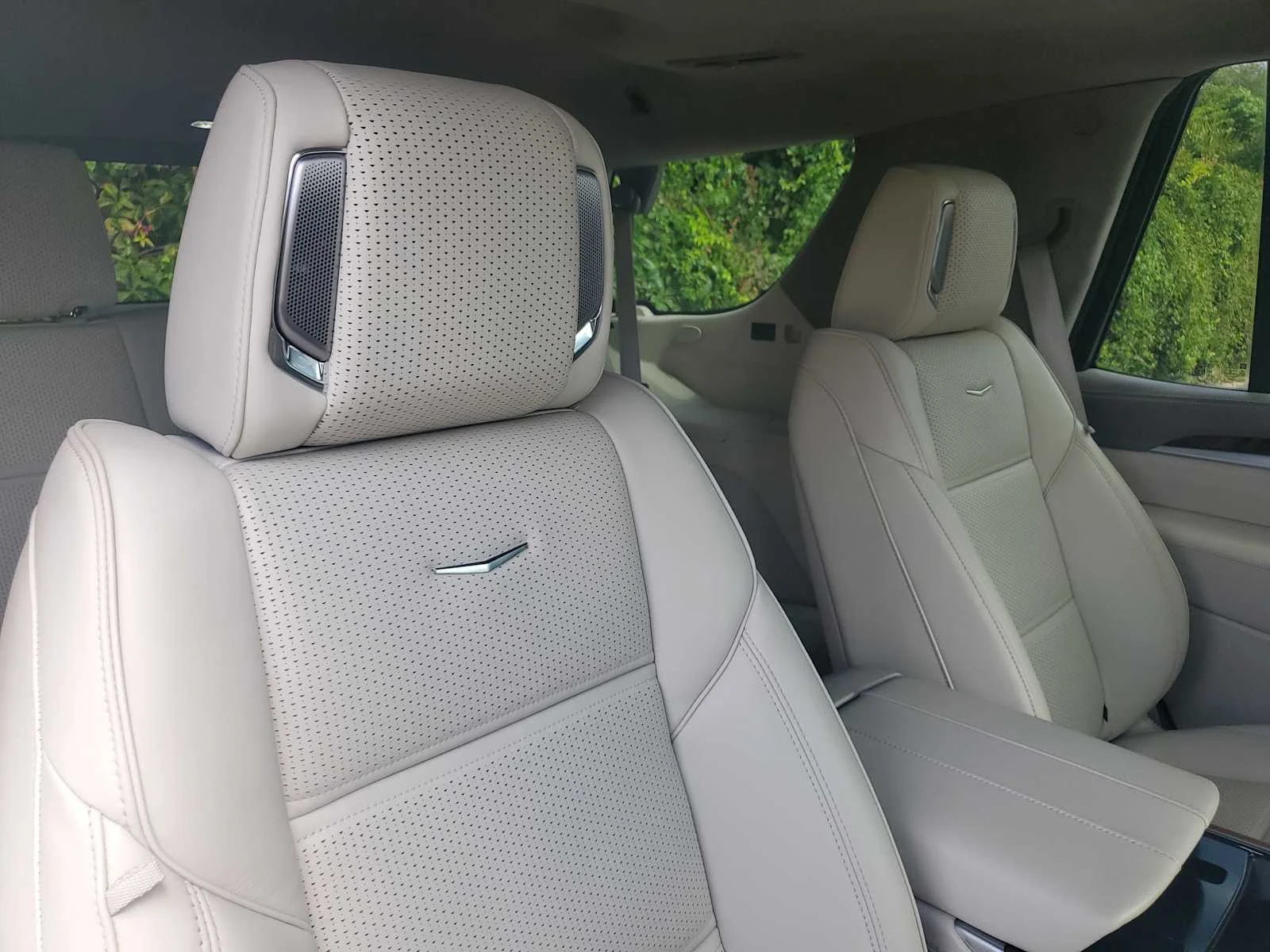 Used 2025 Crystal White Tricoat Cadillac Sport Platinum image 17