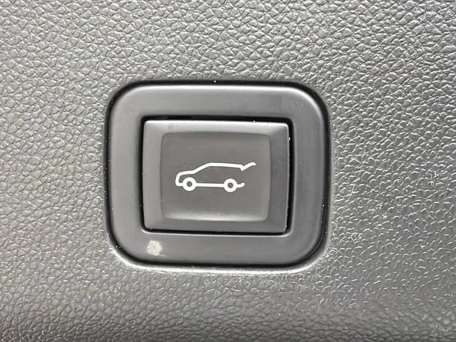 Used 2023 Onyx Black GMC Denali image 19
