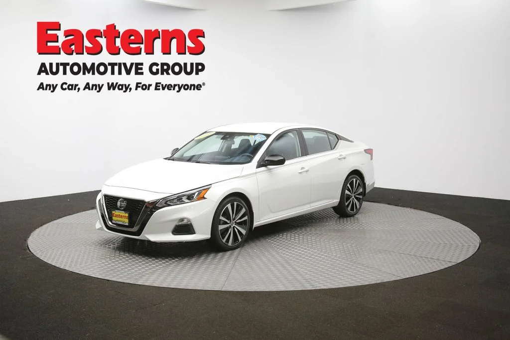 Used 2022 White Nissan 2.5 SR image 51