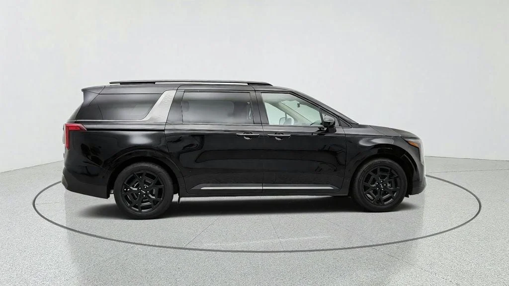 Used 2025 Aurora Black Pearl Kia SX FWD w/ Rear Seat Entertainment & Dark Edition Pkg image 4