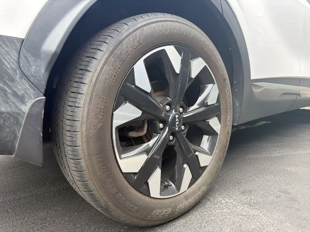 Used 2023 White Pearl Kia X-Line image 10