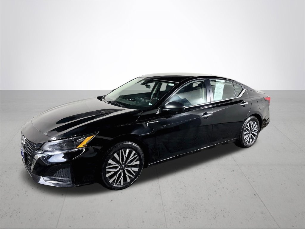 Used 2024 Super Black Nissan 2.5 SV image 2
